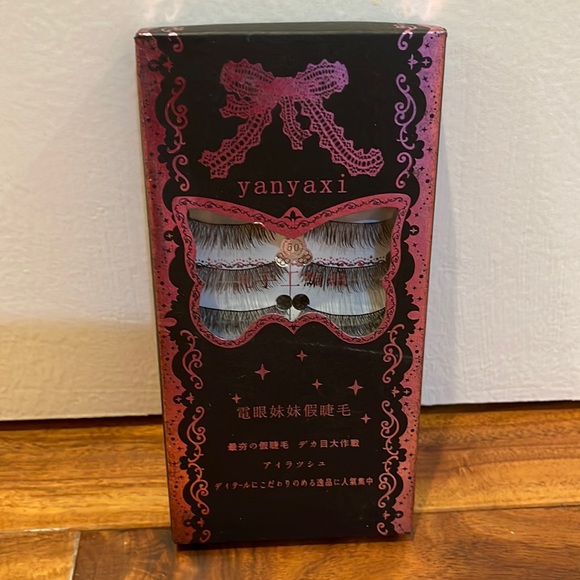 False lashes - Picture 1 of 2